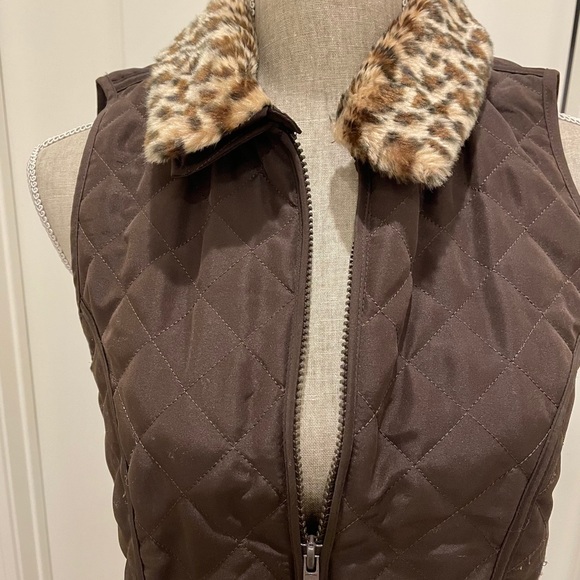 🌸🌸 4 for $20! I.N STUDIO Brown Quilted Zip Up Vest w/ Fur lLeopard Trim Sz S - Picture 3 of 6